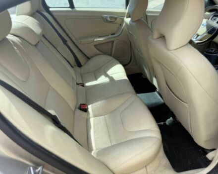 Серый Вольво С60, объемом двигателя 2 л и пробегом 71 тыс. км за 1500 $, фото 9 на Automoto.ua