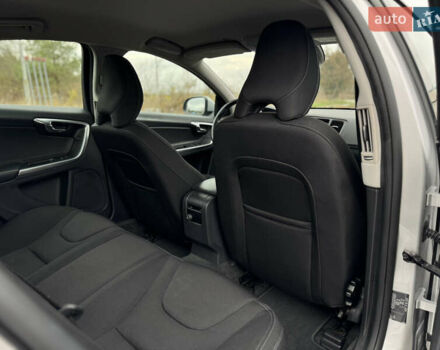 Сірий Вольво С60, об'ємом двигуна 2 л та пробігом 183 тис. км за 14600 $, фото 45 на Automoto.ua