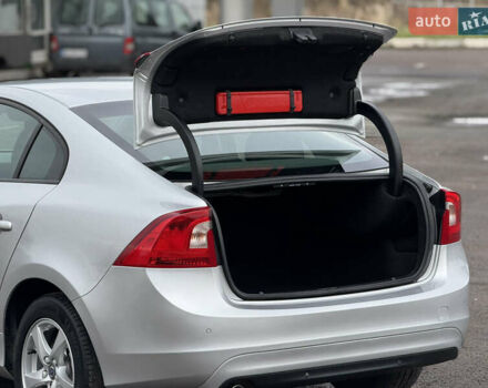 Сірий Вольво С60, об'ємом двигуна 2 л та пробігом 183 тис. км за 14600 $, фото 40 на Automoto.ua