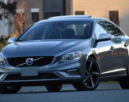 Серый Вольво С60, объемом двигателя 2 л и пробегом 75 тыс. км за 17700 $, фото 2 на Automoto.ua