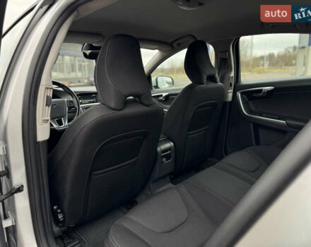 Сірий Вольво С60, об'ємом двигуна 2 л та пробігом 183 тис. км за 14600 $, фото 38 на Automoto.ua