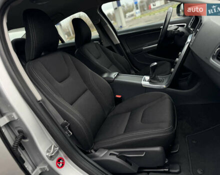 Сірий Вольво С60, об'ємом двигуна 2 л та пробігом 183 тис. км за 14600 $, фото 49 на Automoto.ua