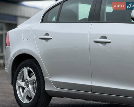 Сірий Вольво С60, об'ємом двигуна 2 л та пробігом 183 тис. км за 14600 $, фото 4 на Automoto.ua