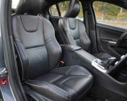 Серый Вольво С60, объемом двигателя 2 л и пробегом 75 тыс. км за 17700 $, фото 7 на Automoto.ua