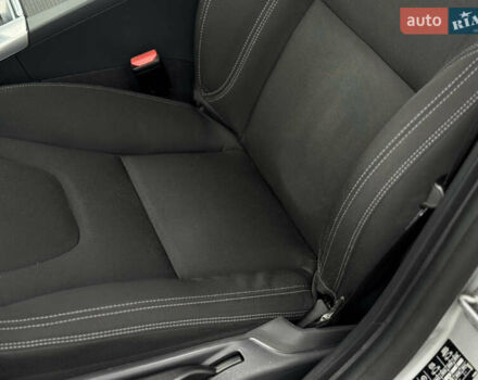 Сірий Вольво С60, об'ємом двигуна 2 л та пробігом 183 тис. км за 14600 $, фото 34 на Automoto.ua