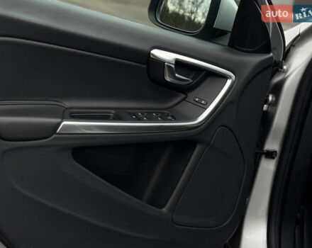 Сірий Вольво С60, об'ємом двигуна 2 л та пробігом 183 тис. км за 14600 $, фото 30 на Automoto.ua