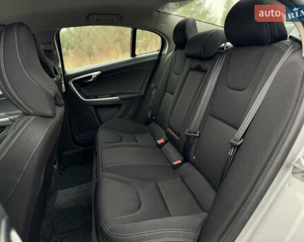 Сірий Вольво С60, об'ємом двигуна 2 л та пробігом 183 тис. км за 14600 $, фото 39 на Automoto.ua