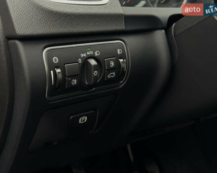 Сірий Вольво С60, об'ємом двигуна 2 л та пробігом 183 тис. км за 14600 $, фото 35 на Automoto.ua