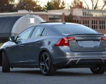 Серый Вольво С60, объемом двигателя 2 л и пробегом 75 тыс. км за 17700 $, фото 5 на Automoto.ua