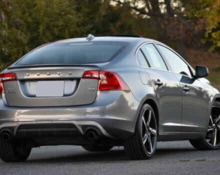 Серый Вольво С60, объемом двигателя 2 л и пробегом 75 тыс. км за 17700 $, фото 3 на Automoto.ua