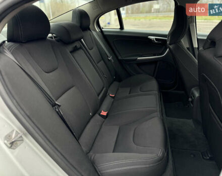 Сірий Вольво С60, об'ємом двигуна 2 л та пробігом 183 тис. км за 14600 $, фото 46 на Automoto.ua