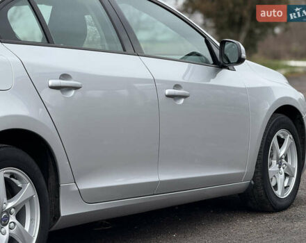 Сірий Вольво С60, об'ємом двигуна 2 л та пробігом 183 тис. км за 14600 $, фото 17 на Automoto.ua