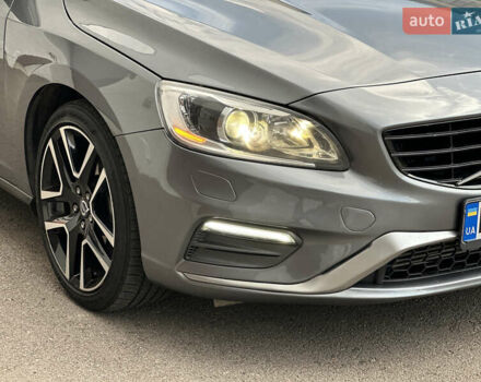 Серый Вольво С60, объемом двигателя 1.97 л и пробегом 117 тыс. км за 13500 $, фото 3 на Automoto.ua