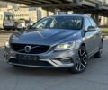 Серый Вольво С60, объемом двигателя 2.5 л и пробегом 199 тыс. км за 12500 $, фото 1 на Automoto.ua