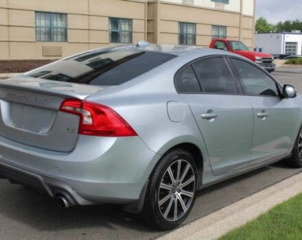 Серый Вольво С60, объемом двигателя 2 л и пробегом 59 тыс. км за 7800 $, фото 5 на Automoto.ua