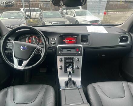 Серый Вольво С60, объемом двигателя 2 л и пробегом 238 тыс. км за 18999 $, фото 1 на Automoto.ua