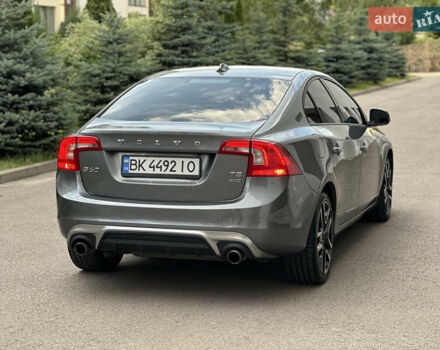 Серый Вольво С60, объемом двигателя 1.97 л и пробегом 117 тыс. км за 13500 $, фото 4 на Automoto.ua