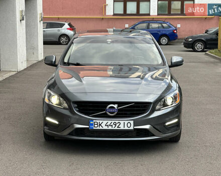 Серый Вольво С60, объемом двигателя 1.97 л и пробегом 117 тыс. км за 13500 $, фото 1 на Automoto.ua