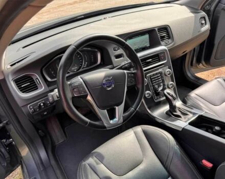 Серый Вольво С60, объемом двигателя 2 л и пробегом 112 тыс. км за 9800 $, фото 6 на Automoto.ua