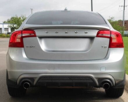 Серый Вольво С60, объемом двигателя 2 л и пробегом 59 тыс. км за 7800 $, фото 4 на Automoto.ua