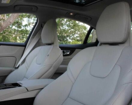 Серый Вольво С60, объемом двигателя 2 л и пробегом 14 тыс. км за 17000 $, фото 9 на Automoto.ua