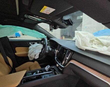 Серый Вольво С60, объемом двигателя 2 л и пробегом 8 тыс. км за 15100 $, фото 6 на Automoto.ua