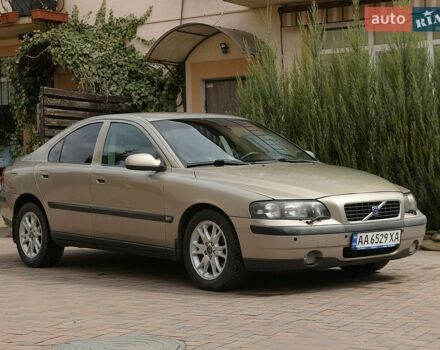 Серый Вольво С60, объемом двигателя 2.3 л и пробегом 309 тыс. км за 5500 $, фото 1 на Automoto.ua