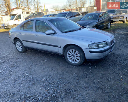 Серый Вольво С60, объемом двигателя 2.32 л и пробегом 231 тыс. км за 3900 $, фото 1 на Automoto.ua