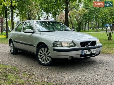 Серый Вольво С60, объемом двигателя 2.4 л и пробегом 235 тыс. км за 3400 $, фото 1 на Automoto.ua
