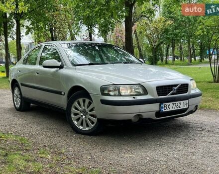 Серый Вольво С60, объемом двигателя 2.4 л и пробегом 235 тыс. км за 3400 $, фото 1 на Automoto.ua