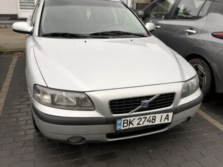 Серый Вольво С60, объемом двигателя 2.4 л и пробегом 360 тыс. км за 3700 $, фото 1 на Automoto.ua