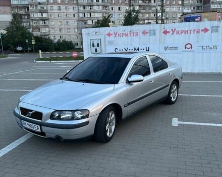 Серый Вольво С60, объемом двигателя 2.4 л и пробегом 230 тыс. км за 4600 $, фото 1 на Automoto.ua