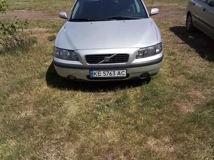 Серый Вольво С60, объемом двигателя 2.4 л и пробегом 290 тыс. км за 5150 $, фото 1 на Automoto.ua