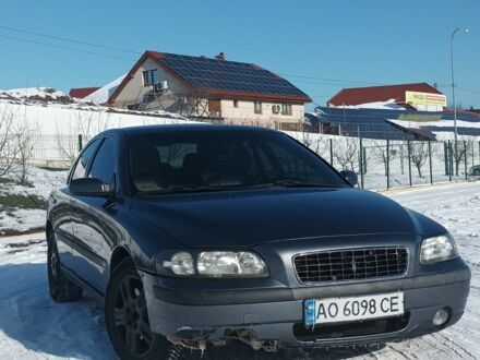Серый Вольво С60, объемом двигателя 2.4 л и пробегом 350 тыс. км за 3500 $, фото 1 на Automoto.ua