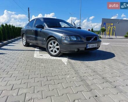 Серый Вольво С60, объемом двигателя 2.4 л и пробегом 288 тыс. км за 5700 $, фото 1 на Automoto.ua