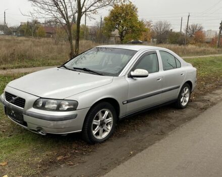 Серый Вольво С60, объемом двигателя 2.4 л и пробегом 340 тыс. км за 2499 $, фото 1 на Automoto.ua