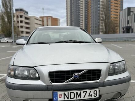 Серый Вольво С60, объемом двигателя 2.4 л и пробегом 340 тыс. км за 2100 $, фото 1 на Automoto.ua