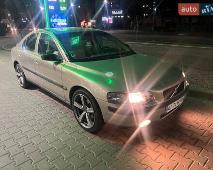 Серый Вольво С60, объемом двигателя 2.4 л и пробегом 330 тыс. км за 3500 $, фото 1 на Automoto.ua