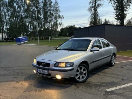 Сірий Вольво С60, об'ємом двигуна 2.4 л та пробігом 222 тис. км за 1751 $, фото 1 на Automoto.ua