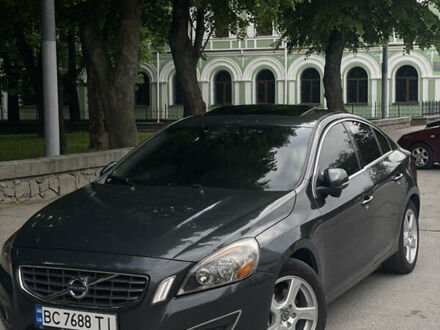 Вольво С60 2010 в Житомире на Automoto.ua Серый Вольво С60, объемом двигателя 2.52 л и пробегом 130 тыс. км за 10300 $, фото 1 на Automoto.ua