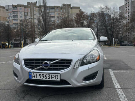 Серый Вольво С60, объемом двигателя 2.52 л и пробегом 230 тыс. км за 9800 $, фото 1 на Automoto.ua