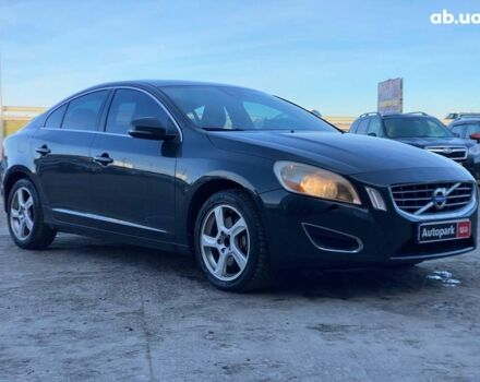 Серый Вольво С60, объемом двигателя 2.5 л и пробегом 154 тыс. км за 7000 $, фото 1 на Automoto.ua