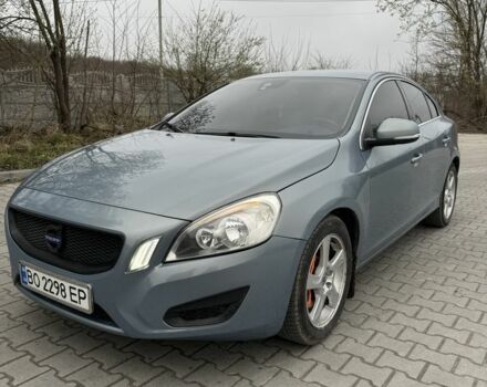 Серый Вольво С60, объемом двигателя 2.4 л и пробегом 289 тыс. км за 10500 $, фото 1 на Automoto.ua