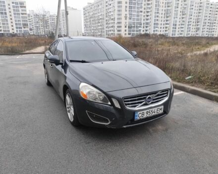 Серый Вольво С60, объемом двигателя 2.5 л и пробегом 151 тыс. км за 9400 $, фото 1 на Automoto.ua