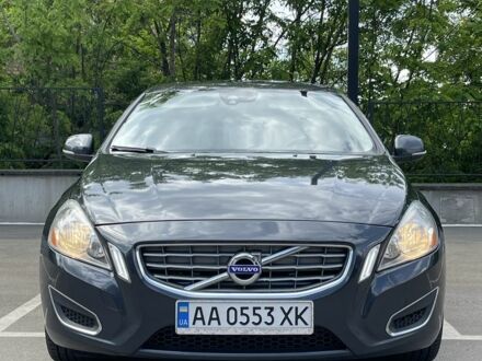 Сірий Вольво С60, об'ємом двигуна 2.5 л та пробігом 250 тис. км за 8900 $, фото 1 на Automoto.ua