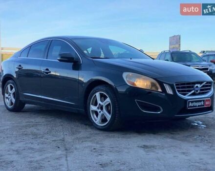 Серый Вольво С60, объемом двигателя 2.5 л и пробегом 154 тыс. км за 7000 $, фото 1 на Automoto.ua