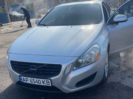 Вольво С60 2011 в Запорожье на Automoto.ua Серый Вольво С60, объемом двигателя 2.52 л и пробегом 220 тыс. км за 9500 $, фото 1 на Automoto.ua