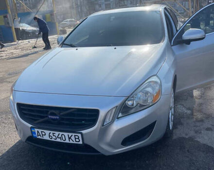Серый Вольво С60, объемом двигателя 2.52 л и пробегом 220 тыс. км за 9000 $, фото 1 на Automoto.ua