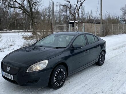 Серый Вольво С60, объемом двигателя 1.6 л и пробегом 300 тыс. км за 2500 $, фото 1 на Automoto.ua