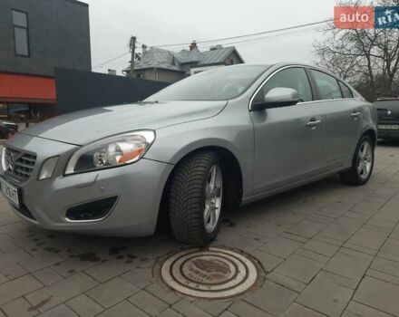 Серый Вольво С60, объемом двигателя 2.5 л и пробегом 325 тыс. км за 10750 $, фото 1 на Automoto.ua